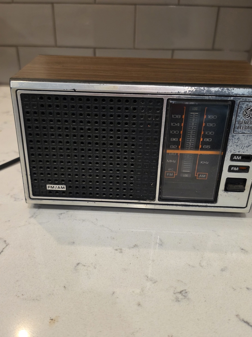 General Electric Retro AM/FM Tabletop Radio - Black & Wood-Tone